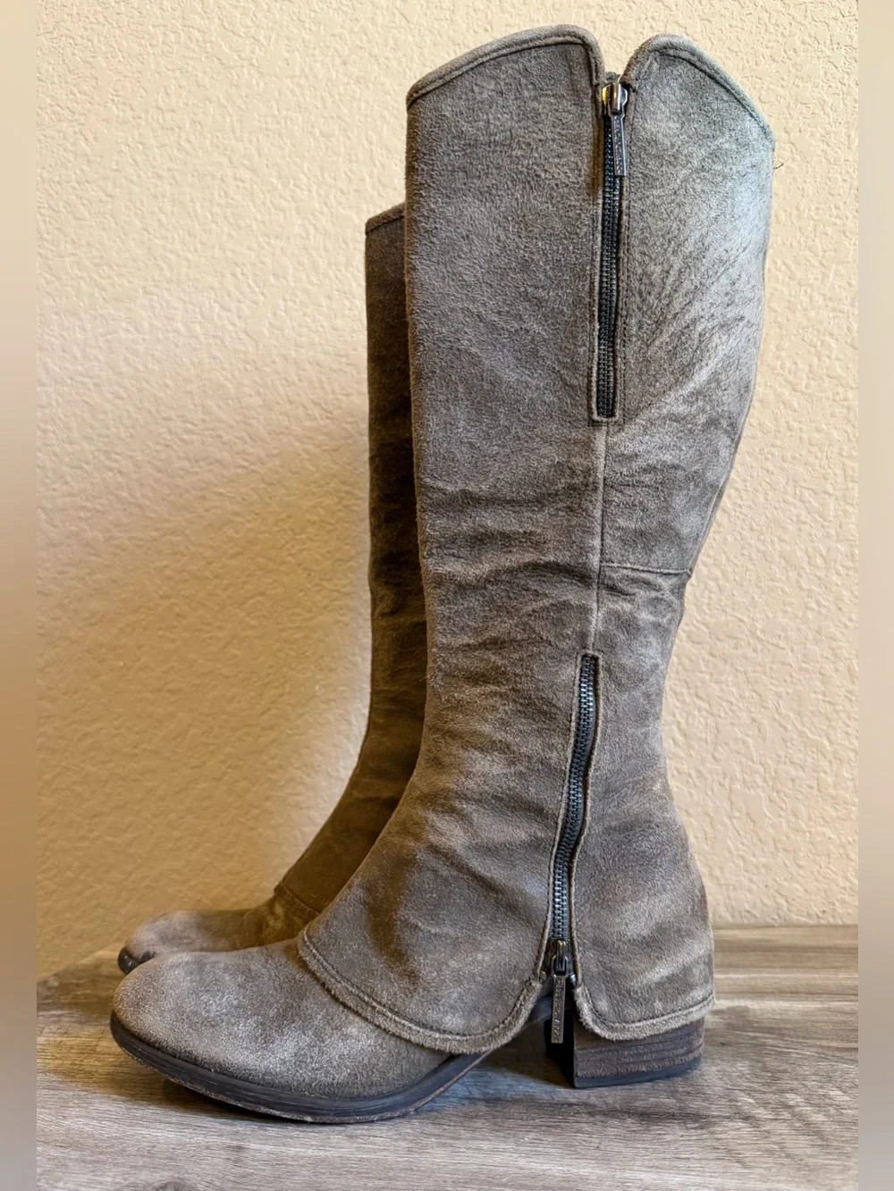 Donald J. Pliner Devi knee-high distressed suede boots Women’s 8.5
